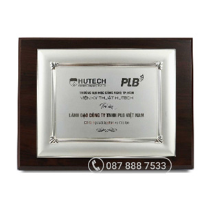 Bảng vinh danh đồng mạ bạc khung gỗ-KC-BVD2050