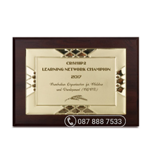 Bảng vinh danh đồng mạ vàng khung gỗ-KC-BVD2051