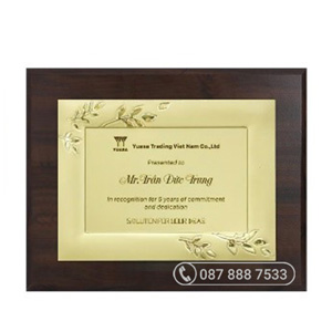 Bảng vinh danh đồng mạ vàng khung gỗ-KC-2208