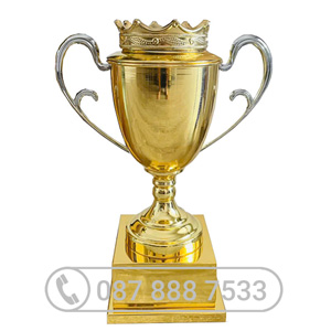 Cup golf kim loại màu vàng có vương miện - KC-4104
