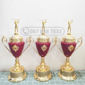 Cup kim loại vàng phối đỏ có đỉnh golfer- KC-4155