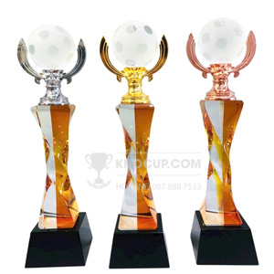Cúp Pickleball pha lê thân màu đỏ nhạt, cuốn vàng - PIC-1102