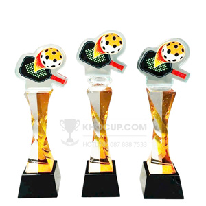 Cúp Pickleball pha lê thân màu đỏ nhạt, đỉnh pick pha lê - PIC-1105
